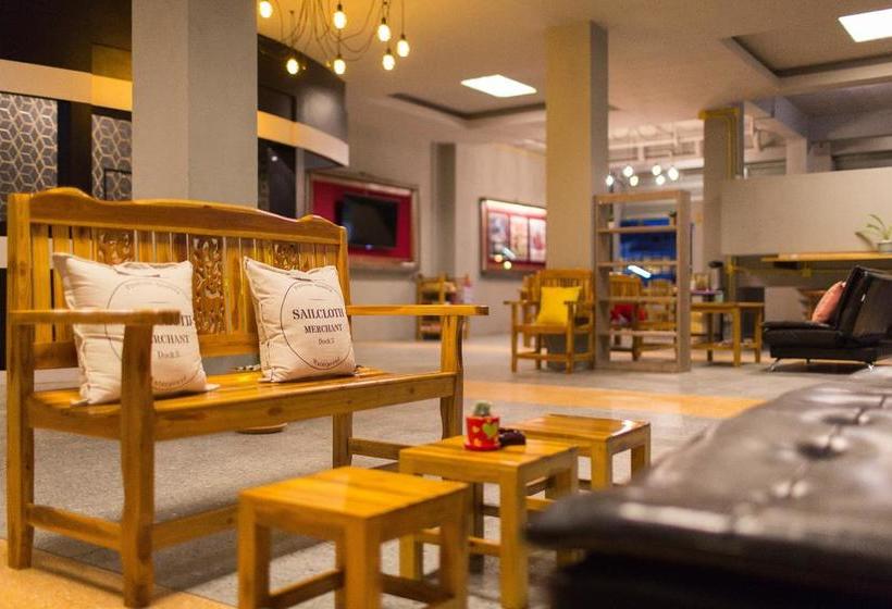 Holiday Station Hostel