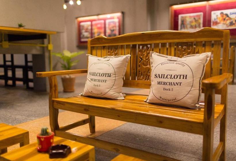 Holiday Station Hostel