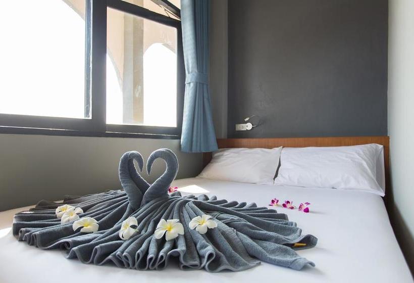 Holiday Station Hostel