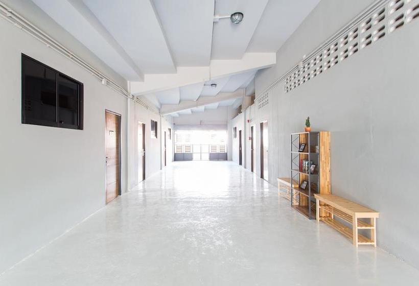 Holiday Station Hostel