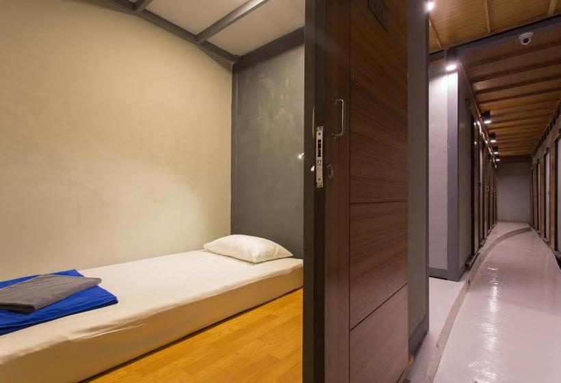 Holiday Station Hostel