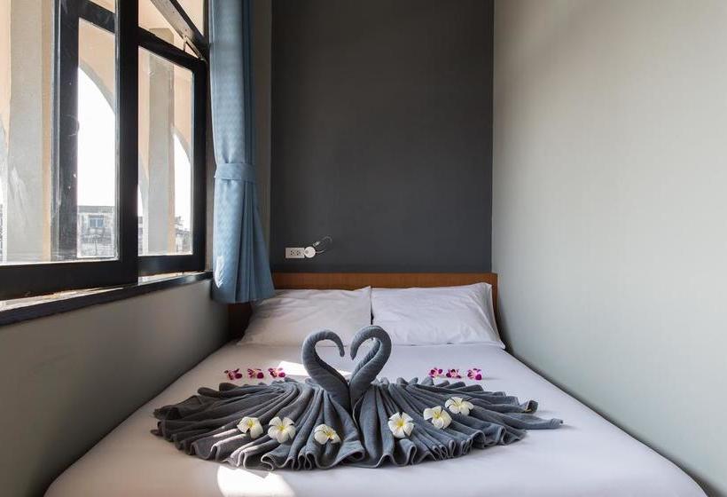 Holiday Station Hostel