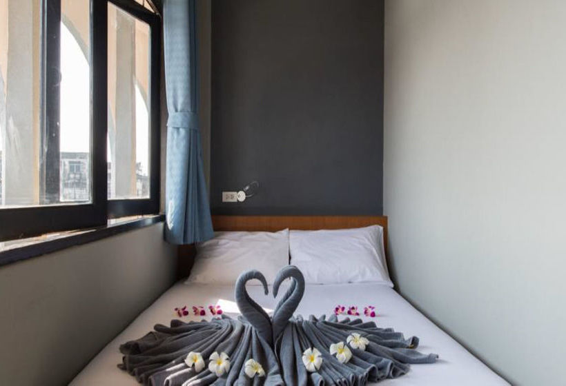 Holiday Station Hostel