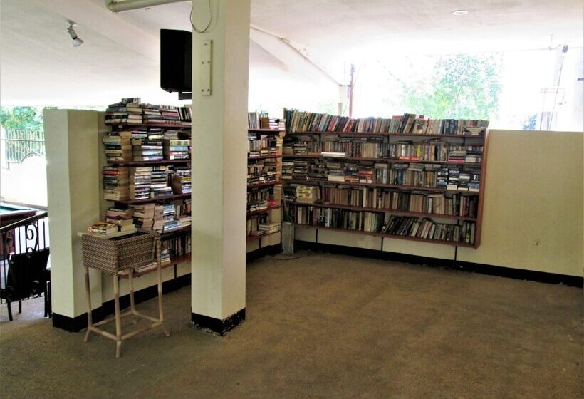 פונדק Kingston Lodge