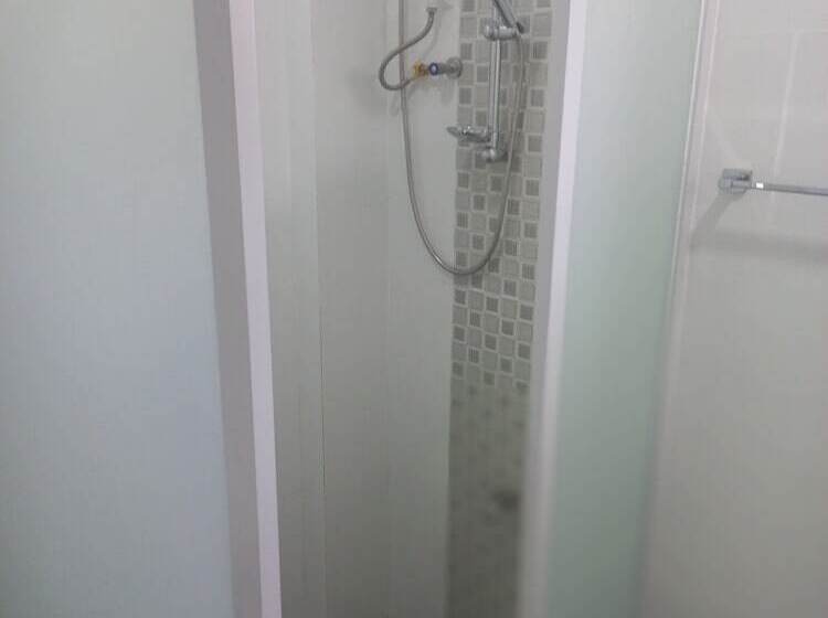 פונדק Kingston Lodge