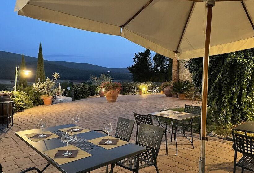 فندق Il Colombaio Winery & Rooms