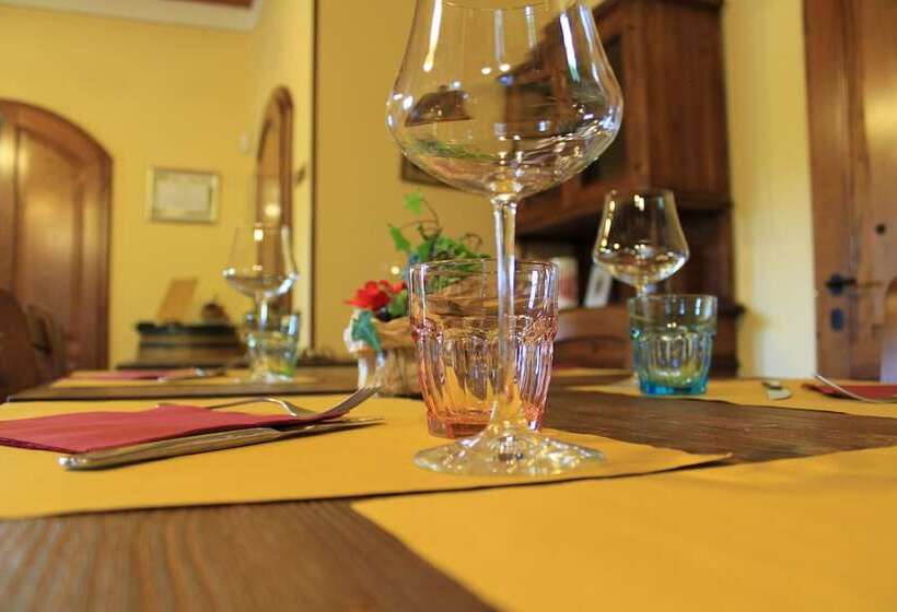 فندق Il Colombaio Winery & Rooms