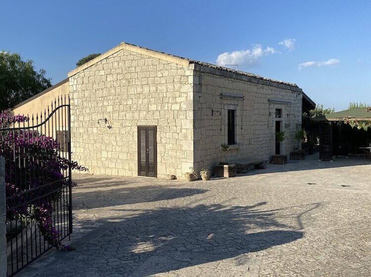 هتل Agriturismo Il Melograno