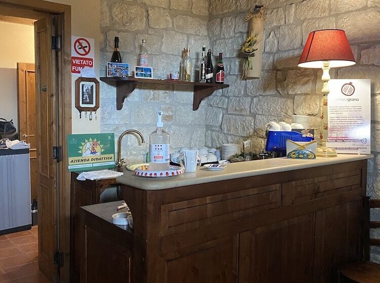 هتل Agriturismo Il Melograno