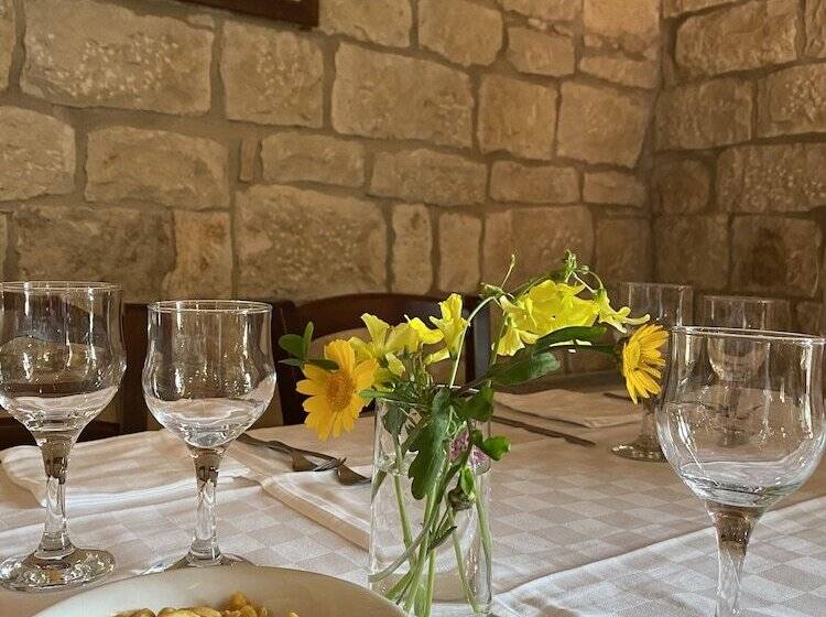 هتل Agriturismo Il Melograno