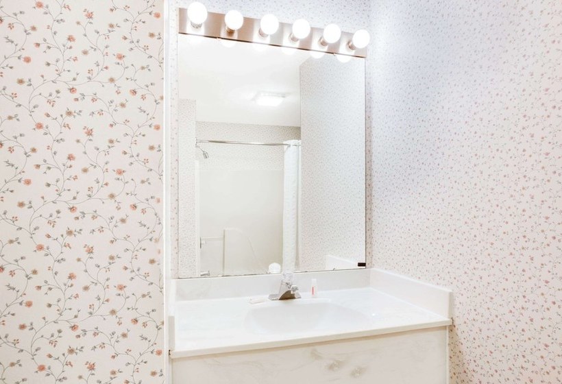 ホテル Baymont By Wyndham Waunakee