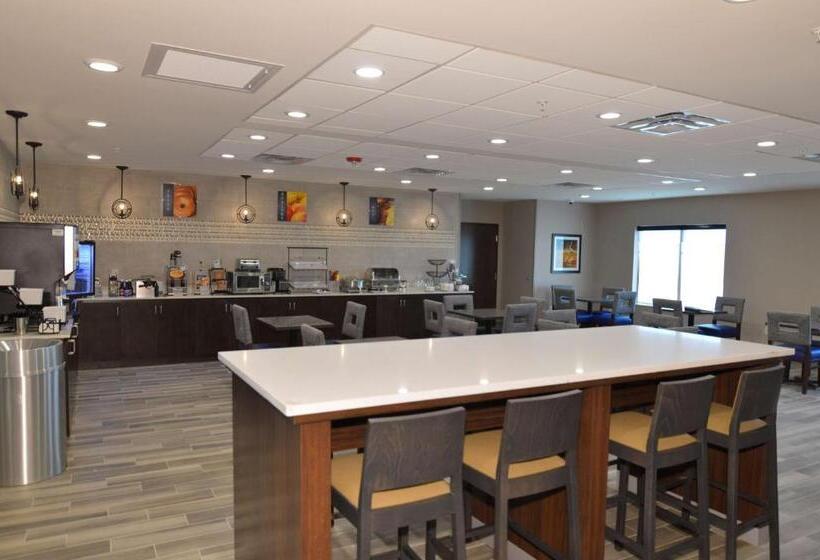 فندق Wyndham Garden New Roads / False River