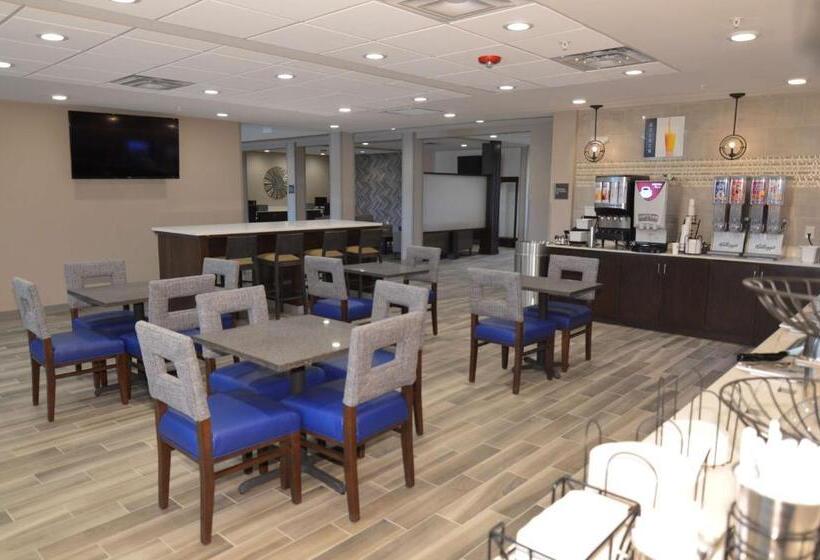 فندق Wyndham Garden New Roads / False River