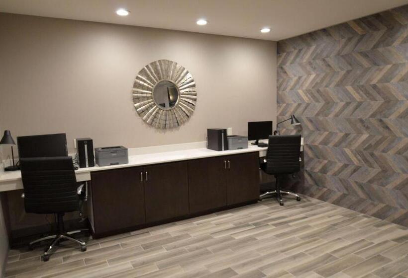 فندق Wyndham Garden New Roads / False River