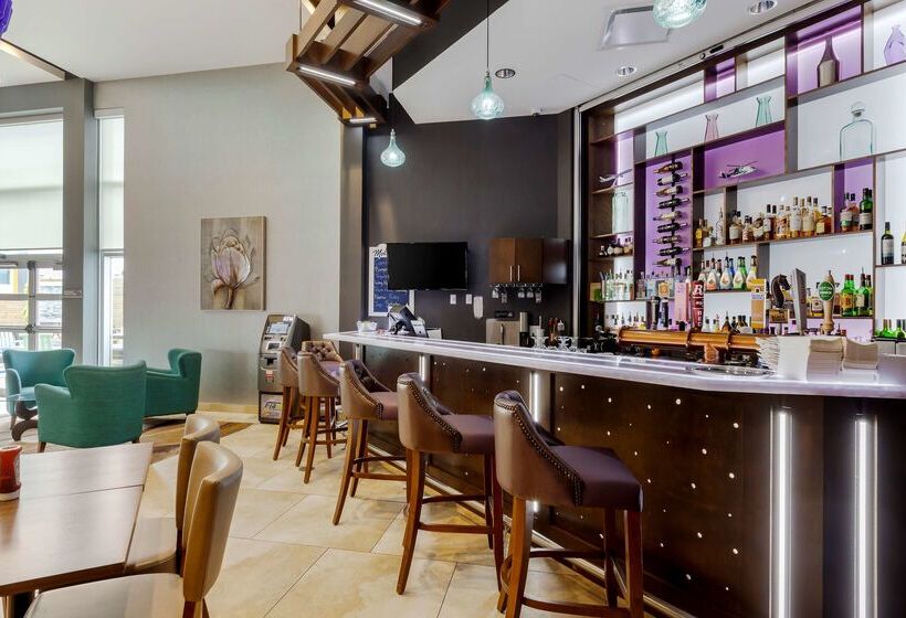 Best Western Plus St. John S Airport Hotel And Suites