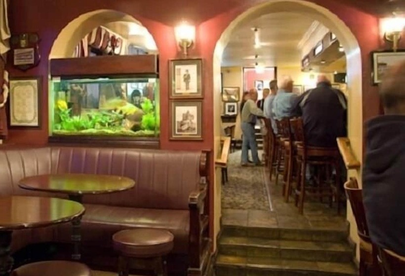 فندق Breffni Arms