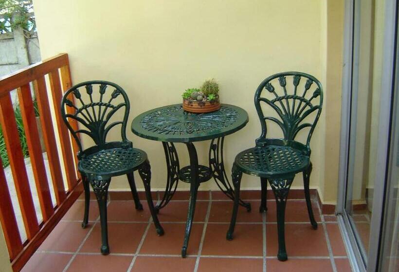 فندق Cedar Lodge Guest House