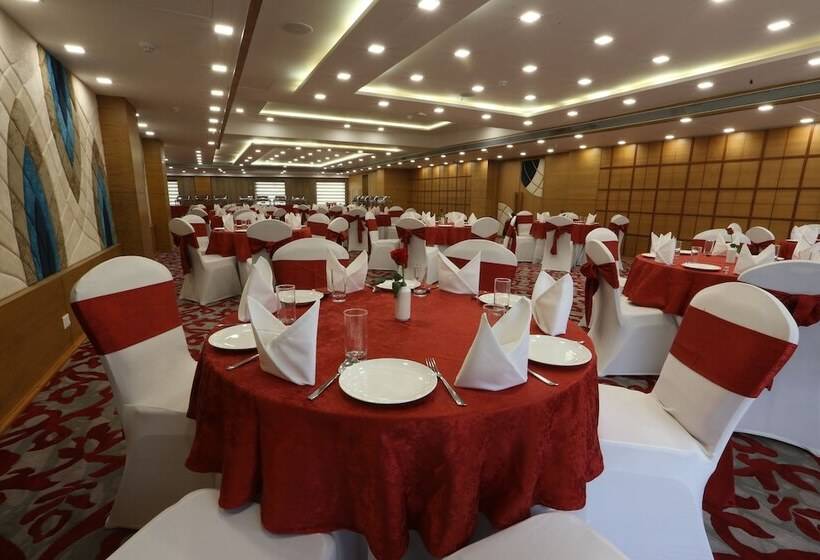 فندق Clarks Inn Suite Gwalior