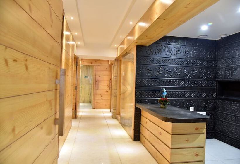 فندق Clarks Inn Suite Gwalior