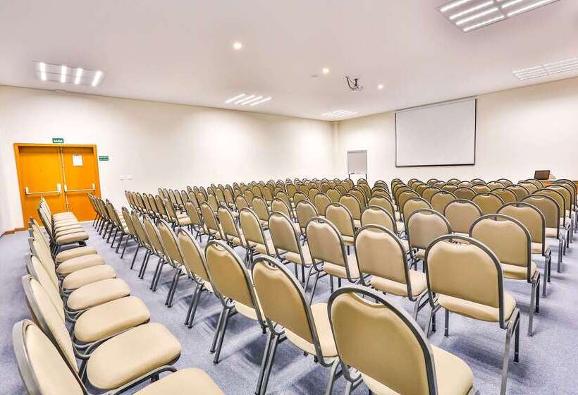 ホテル Comfort Mogi Guaçu