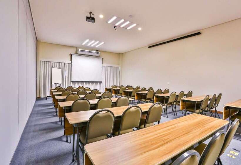 ホテル Comfort Mogi Guaçu