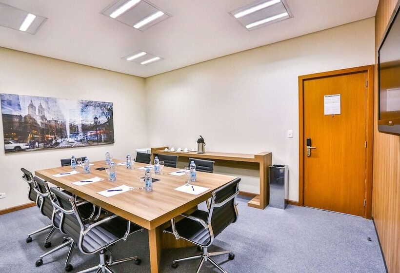 ホテル Comfort Mogi Guaçu