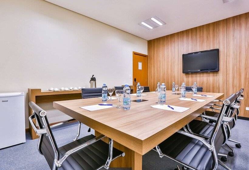 ホテル Comfort Mogi Guaçu