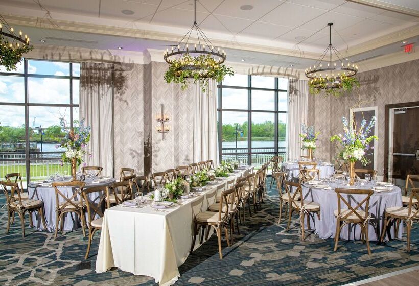 هتل Embassy Suites By Hilton Wilmington Riverfront