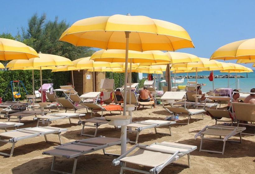 فندق Girasole Eco Family Village