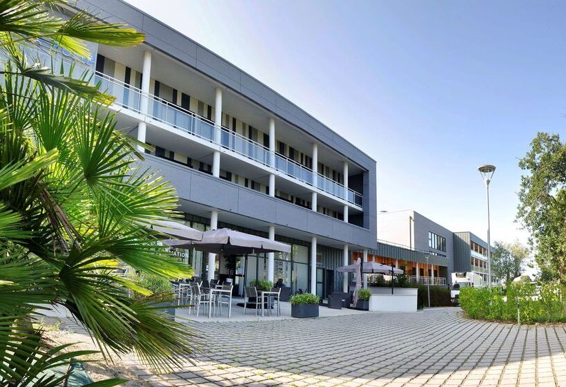 Отель Golden Tulip Pornic Suites