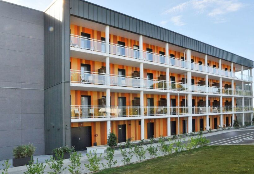 Отель Golden Tulip Pornic Suites