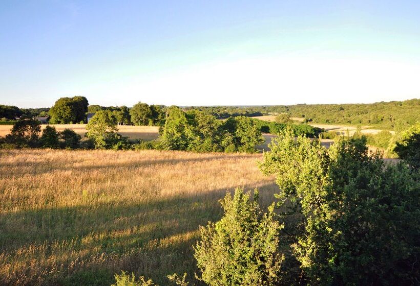 Отель Golden Tulip Pornic Suites