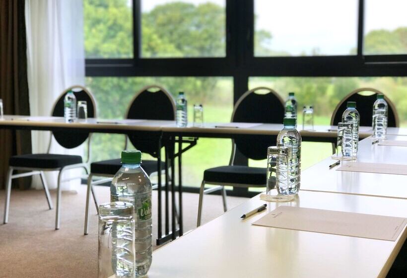 Отель Golden Tulip Pornic Suites