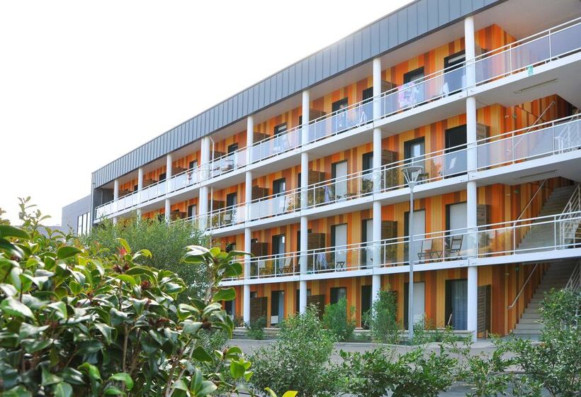 Отель Golden Tulip Pornic Suites