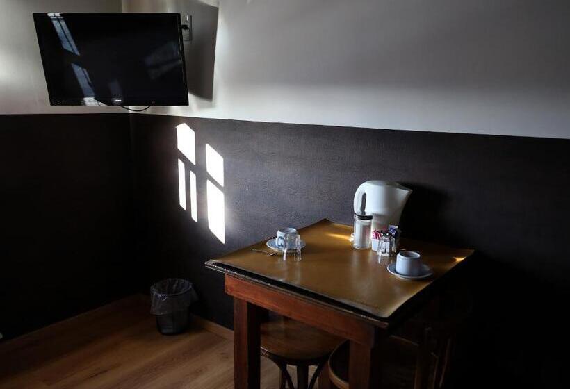 فندق Las Avutardas Hosteria