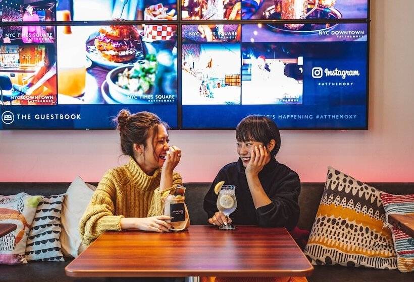 ホテル Moxy Osaka Honmachi By Marriott