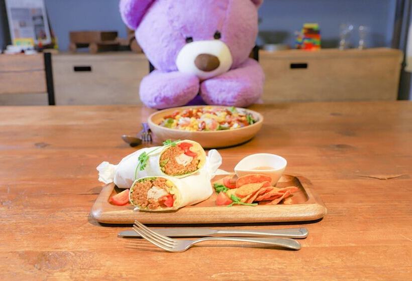 ホテル Moxy Osaka Honmachi By Marriott