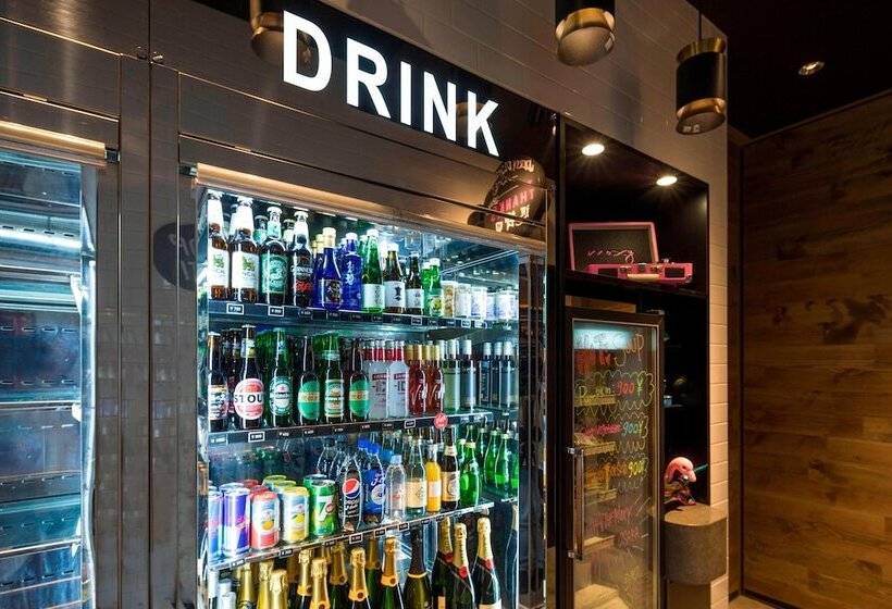 ホテル Moxy Osaka Honmachi By Marriott