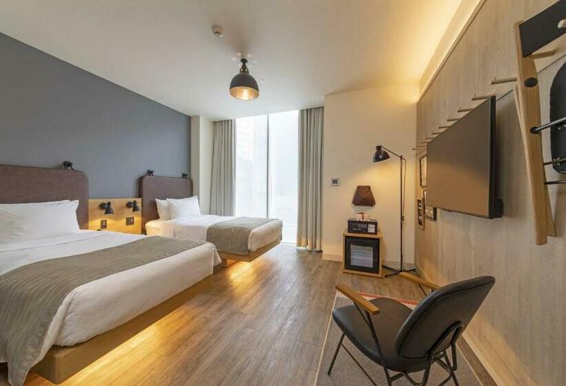 ホテル Moxy Osaka Honmachi By Marriott