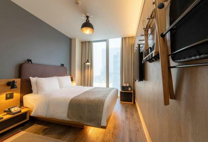 ホテル Moxy Osaka Honmachi By Marriott