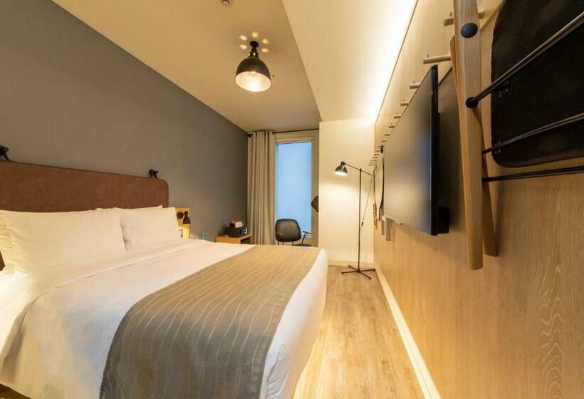 ホテル Moxy Osaka Honmachi By Marriott