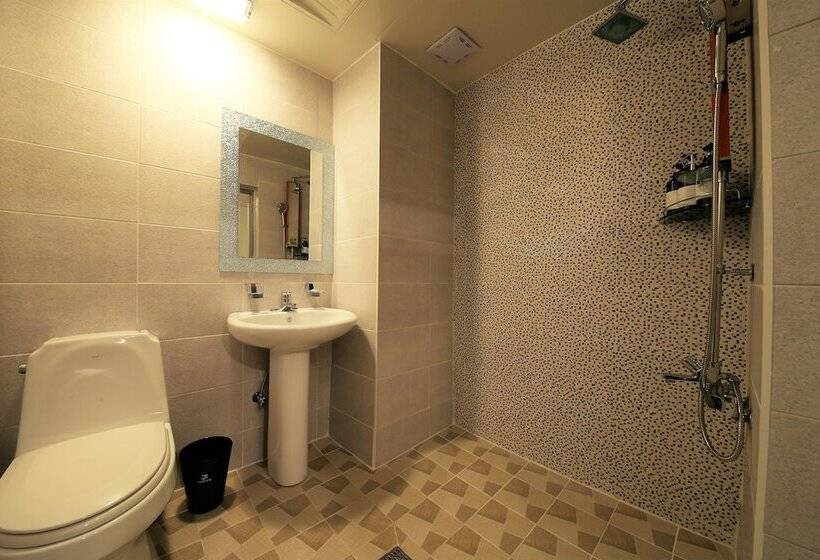 Отель Pohang Jukdo Market The Seven