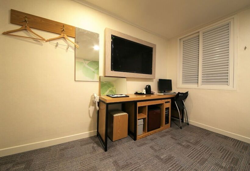 Отель Pohang Jukdo Market The Seven