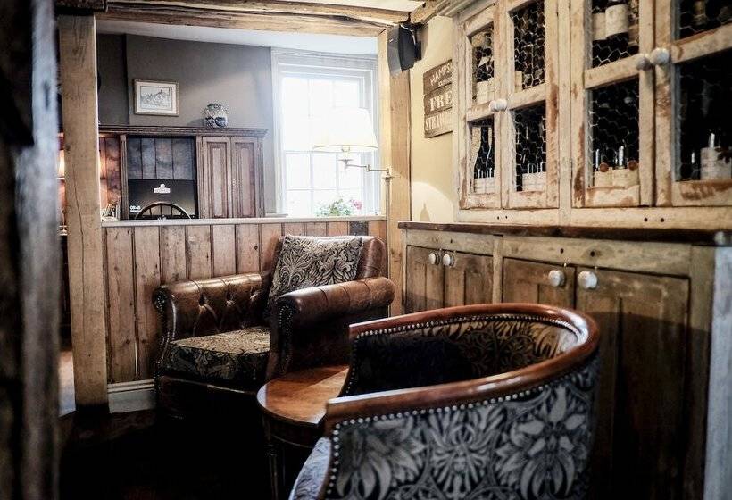 호텔 The Crown Inn