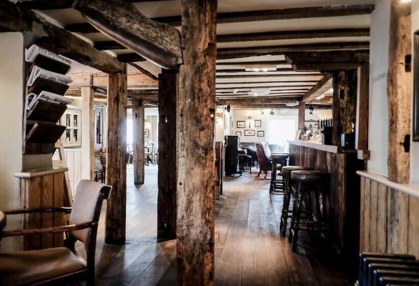 호텔 The Crown Inn