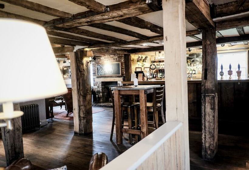 호텔 The Crown Inn