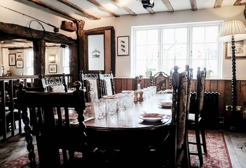 호텔 The Crown Inn