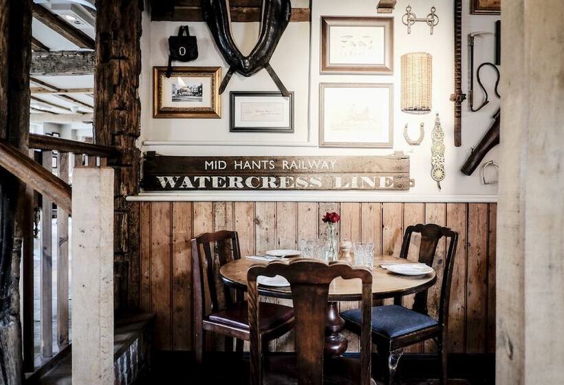 호텔 The Crown Inn