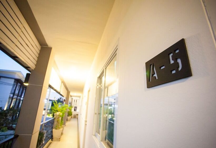 בית מלון כפרי The Loft Room Ubon