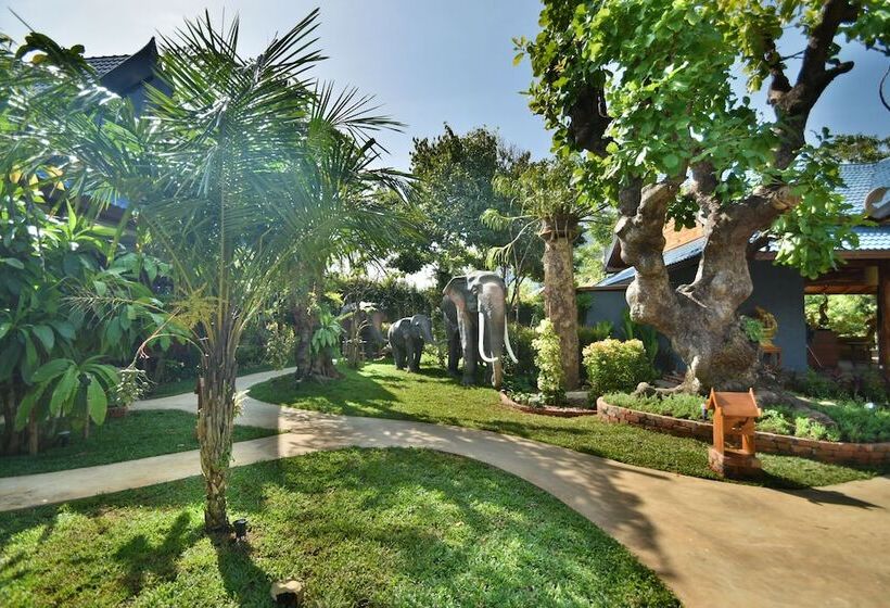 호텔 The Nine Thipthara Klongson Resort